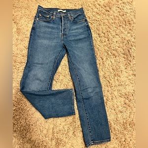 Levi’s Wedgie Straight medium blue 27